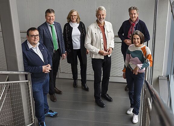 Der ADFC-Bundesvorstand: Christoph Schmidt, Dr. Joachim Lohse, Amelie Döres, Frank Masurat, Christian Tänzler und Sarah Holczer (v.l.n.r.). Es fehlen Cathrin Cailliau und Reinhard Buschmann-Carl. Der ADFC-Bundesvorstand: Christoph Schmidt, Dr. Joachim Lohse, Amelie Döres, Frank Masurat, Christian Tänzler und Sarah Holczer (v.l.n.r.). Es fehlen Cathrin Cailliau und Reinhard Buschmann-Carl.