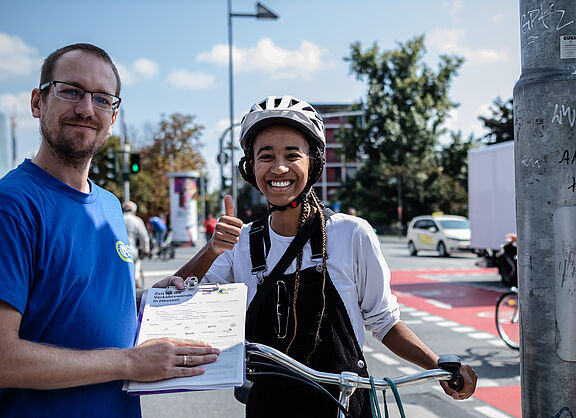 Unterschriftensammlung für die Verkehrswende Hessen. Unterschriftensammlung für die Verkehrswende Hessen.