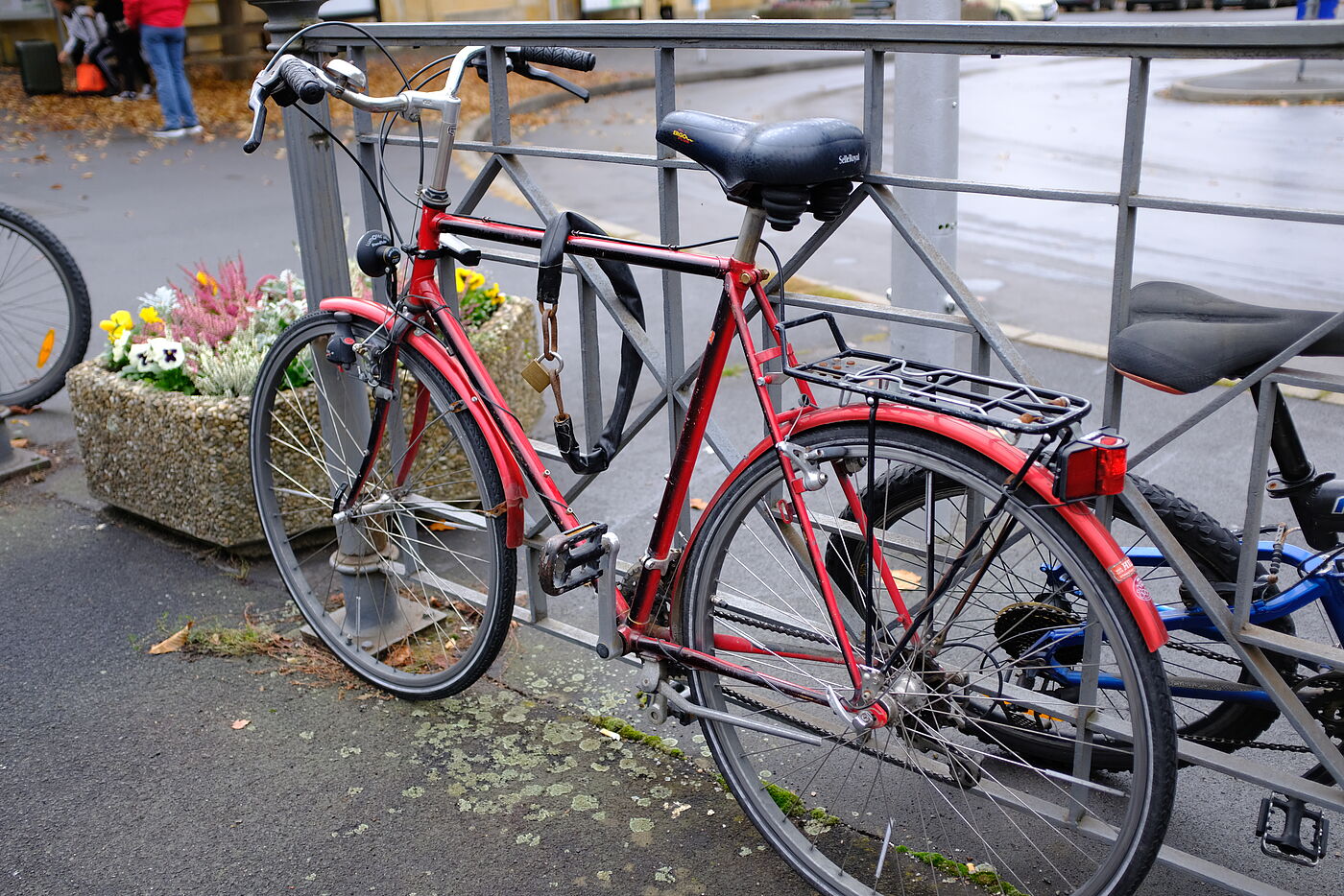 Angeschlossenes Fahrrad