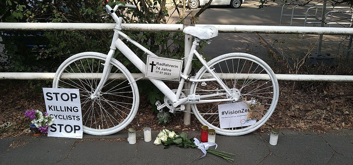 weißes Geisterrad für getötete 74-jährige Radfahrerin 