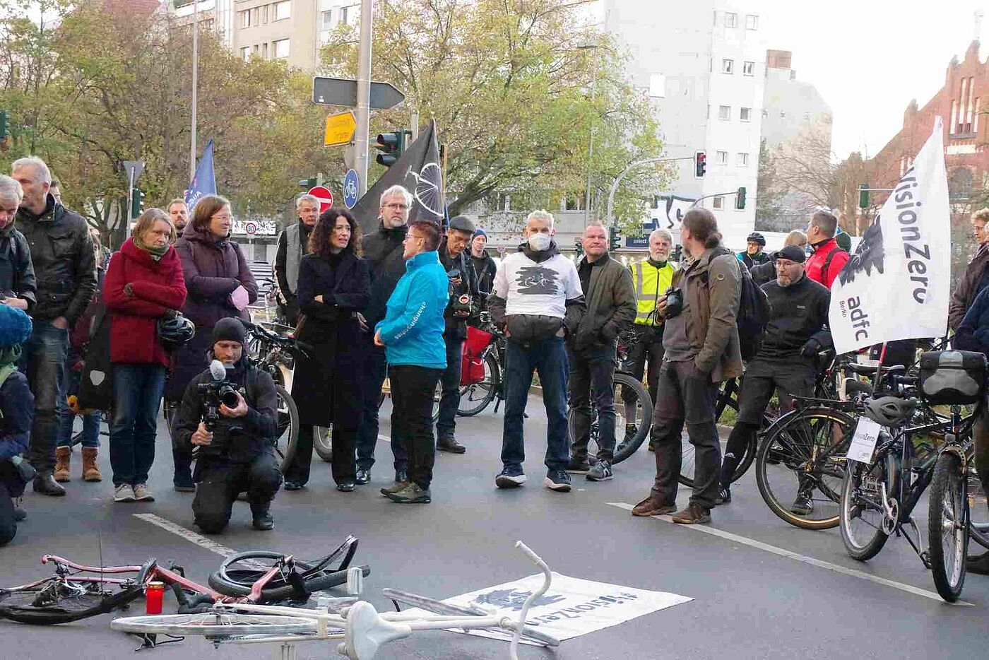 Geisterrad-Mahnwache in Wilmersdorf