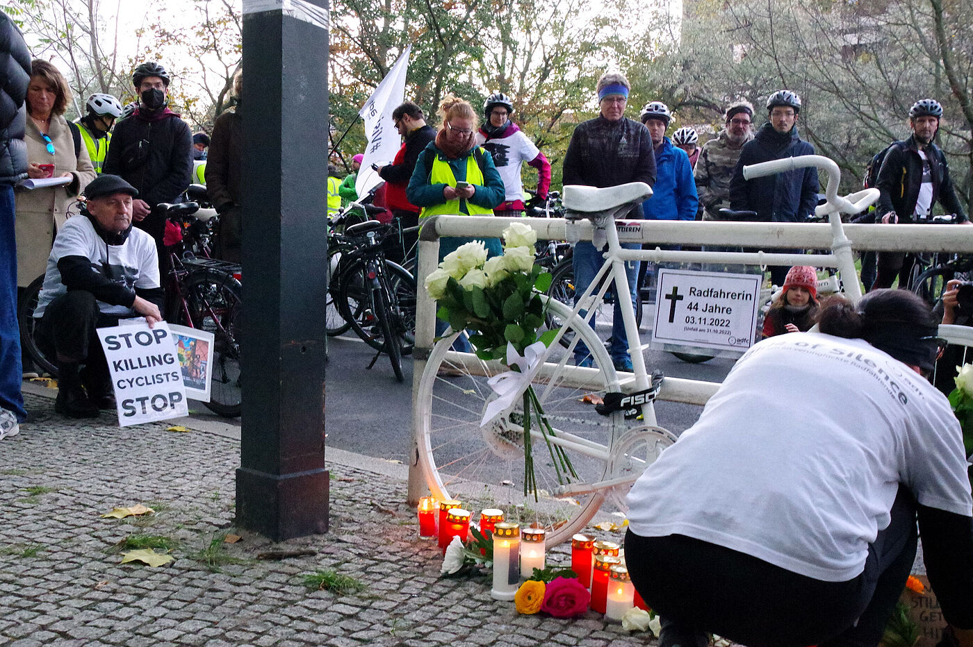 Geisterrad für getötete Radfahrerin an der Bundesallee in Wilmersdorf