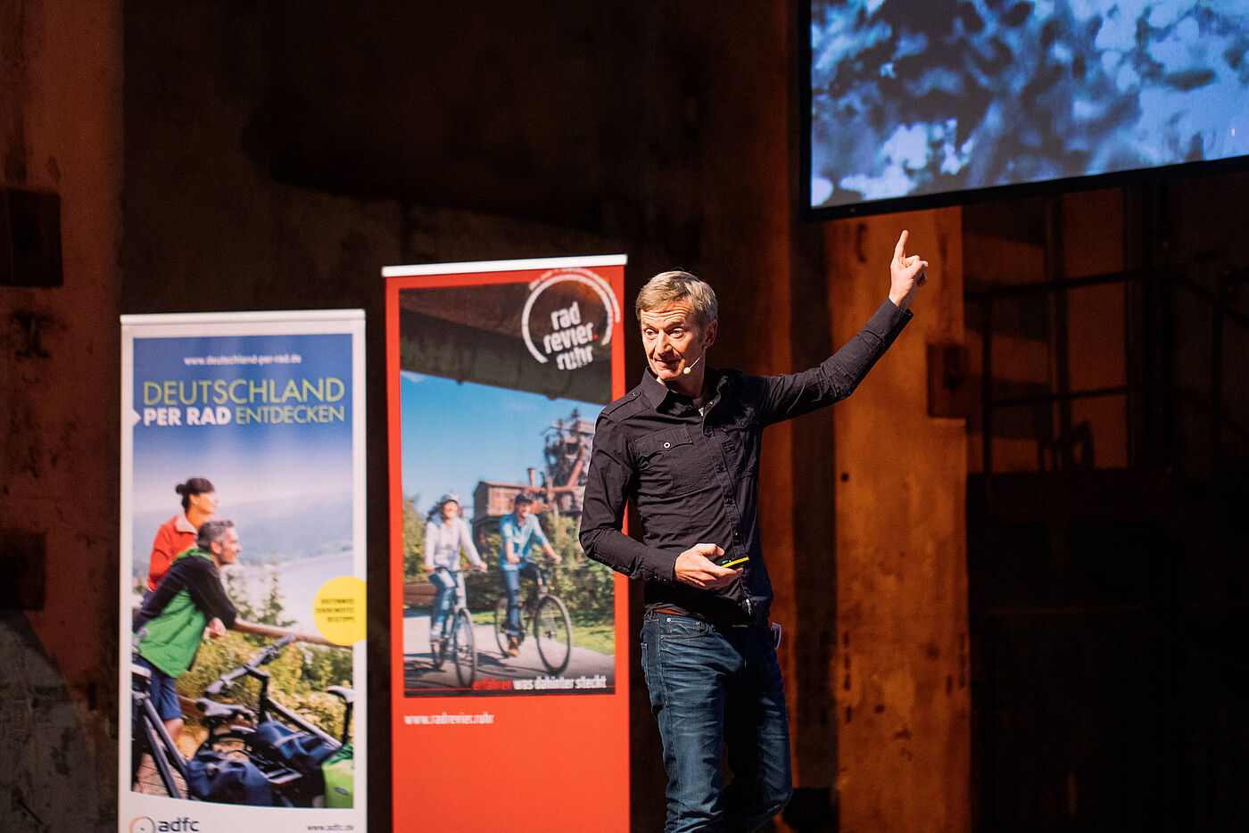 Der Schauspieler und leidenschaftliche Radfahrer Michael Kessler stimmte das Publikum mit unterhaltsamen Einblicken aus seinen Expeditionen auf den weiteren Kongress ein. 