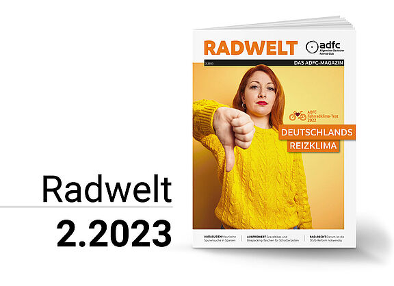 Titelblatt des ADFC-Magazins Radwelt 2.2023: Frau in gelbem Pulli zeigt den Daumen nach unten. 