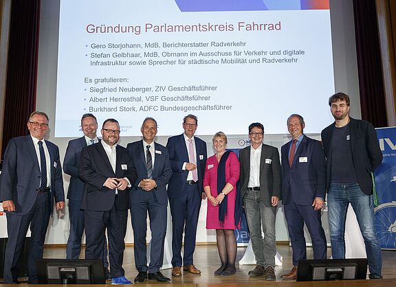 Gründung des Parlamentskreises Fahrrad am 10.10.2018 in Berlin. Gründung des Parlamentskreises Fahrrad am 10.10.2018 in Berlin: Die ersten Mitglieder und Gratulanten.