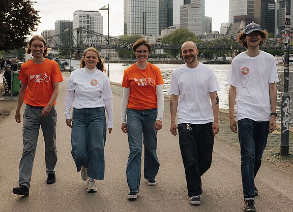 Der Bundesjugendvorstand des Jungen ADFC: Sebastian Vogel, Lilia Vogt, Lena Adam, Norman Kleist, Elija König (v.l.n.r.) (nicht im Bild: Lena Becker). Der Bundesjugendvorstand des Jungen ADFC: Sebastian Vogel, Lilia Vogt, Lena Adam, Norman Kleist, Elija König (v.l.n.r.) (nicht im Bild: Lena Becker).