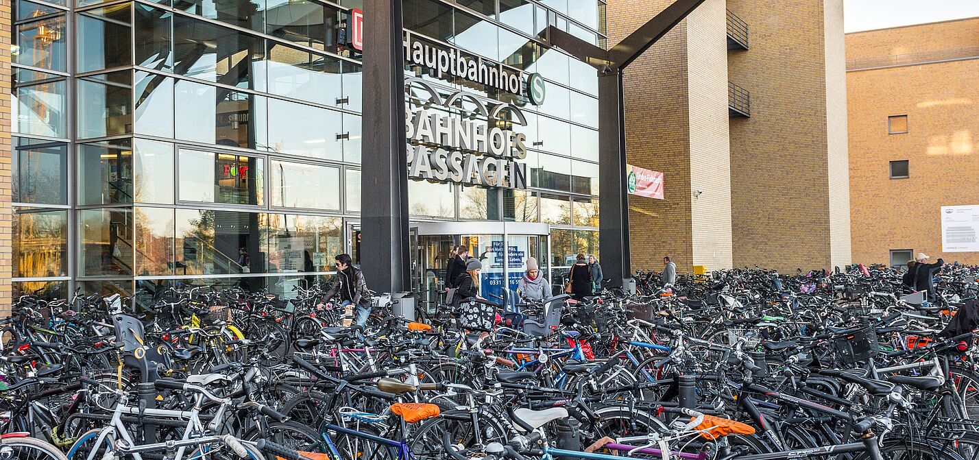 Fahrradparkplätze an Bahnhöfen