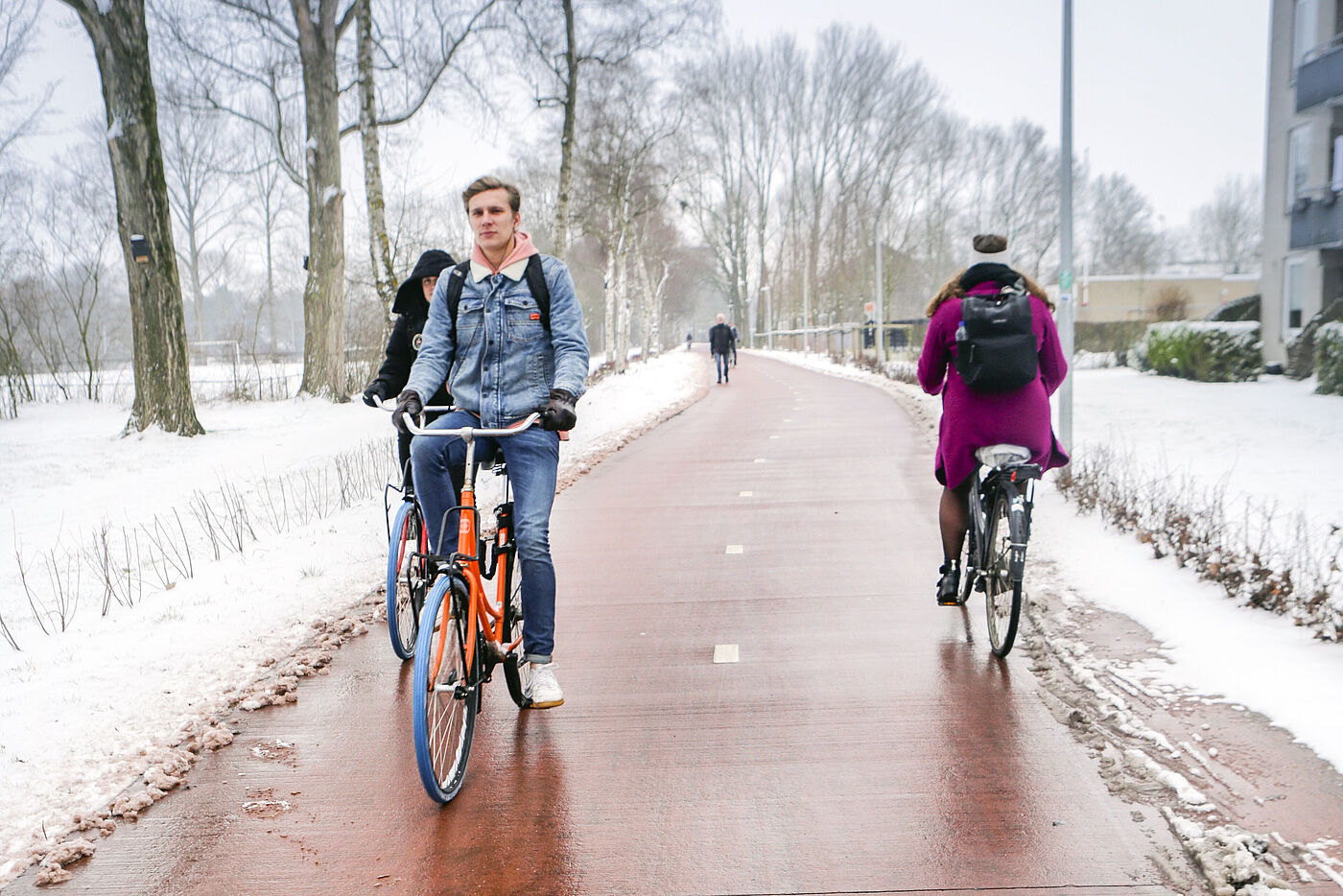 Breite, gut asphaltierte Radwege laden in Groningen zum Radfahren ein, auch im Winter.