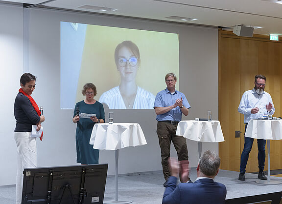 Im Bild (v.l.n.r.): Dagmar Thume (Fahrradaktivistin), Hanna Gersmann (Journalistin), Felix Weisbrich (Berliner Bezirksamt Friedrichshain-Kreuzberg), Claus Ruhe Madsen (Oberbürgermeister von Rostock), Rebecca Peters (ADFC-Bundesvorstand, zugeschaltet)