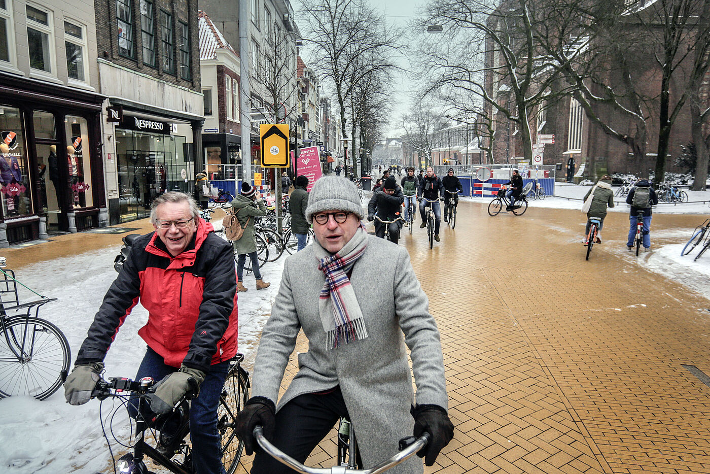 Der stellvertretende ADFC-Bundesvorsitzende Ludger Koopmann und Städtetagspräsident Markus Lewe unterwegs in Groningen.