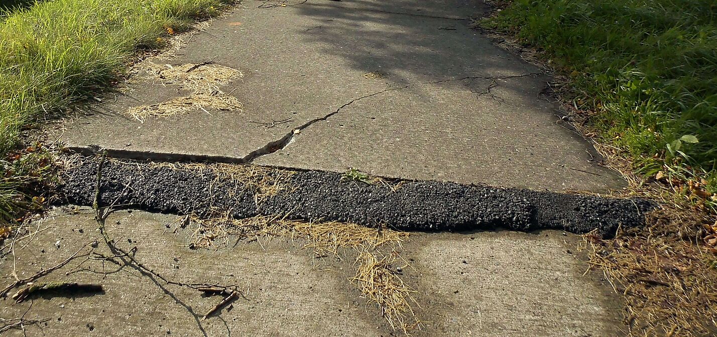 Beschädigter Radweg