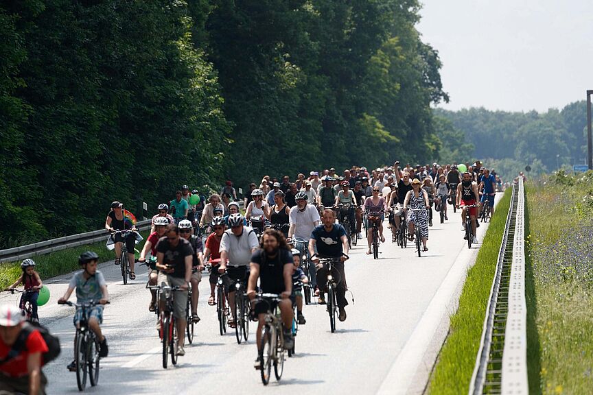 ADFC Größte FahrradDemo rollt Sonntag durch Berlin